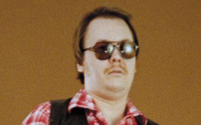 Joni Ekman svengaa raukean raikkaasti – arviossa Joko saa laulaa?