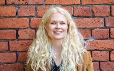 ”Musiikin tekeminen on minulle elämäntapa” – Laura Moisio julkaisee kuudennen soololevynsä ja lähtee kiertueelle