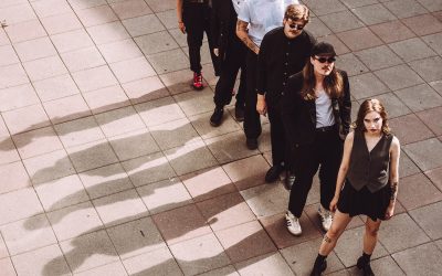 Luukas Oja ottaa kantaa mutta tahtoo myös bailata – arviossa Tytöt pitää hauskaa