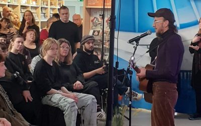 Työteliäs mutta vähän holtiton Samuli Putro esiintyi Metsossa – esiintyjän rooli on ”yhden sortin haarniska”