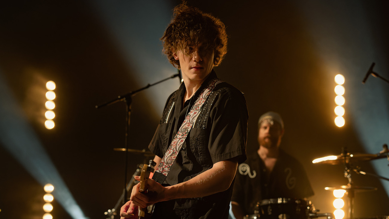 pyry kahkonen soittaa kitaraa sami kahkonen