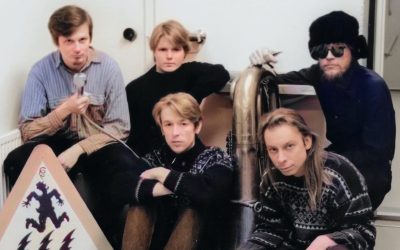 Juha Hurme ohjasi kirjan Radiopuhelimista – arviossa Radiopuhelimet palasina