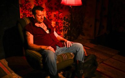 Haapajärven Elvis pelastui ja elää – arviossa Lahden kaupunginteatterin kantaesitys