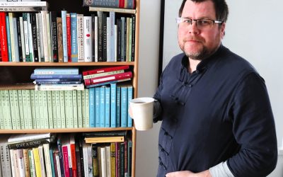 Nokialta Nanjingiin – Tero Tähtisen matka kiinalaiseen kirjallisuuteen on täynnä kiehtovia sattumuksia