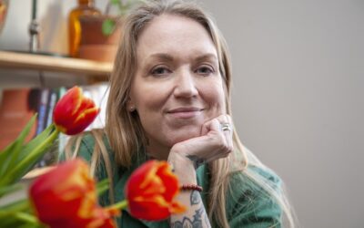 Jonna Hietala johtaa menestynyttä kansainvälistä neulelehteä – unelmana on kirjoittaa romaani tavallisesta keski-ikäisestä naisesta