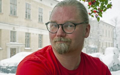 Niklas Vainiolla on äänikerronnan taitavuus geeniperimässä – äänisuunnittelija taltioi Kulttuuritoimituksen Viikon runot