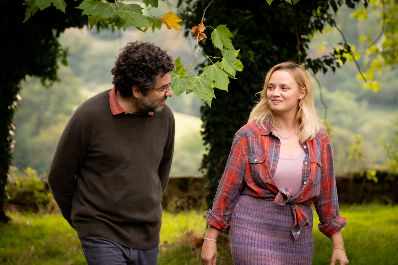 Une honnête femme, Un film d’Emmanuel Mouret, avec India Hair (Joan), Sara Forestier (Rebecca), Damien Bonnard (Thomas), Grégoire Ludig (Eric), Camille Cottin (Alice), Vincent Macaigne (Victor), Mathieu Métral (Martin), Eric Caravaca (Stéphane) L